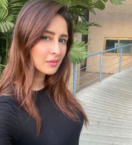 Chahatt Khanna Indian film actress Wiki ,Bio, Profile, Unknown Facts and Family Details revealed